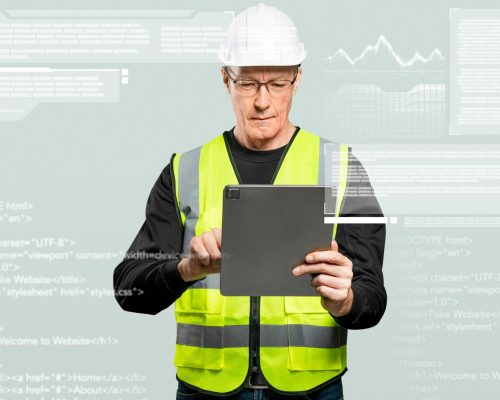 417548649 Handwerker mit Tablet vor digitalem Interface – SEO für Handwerker im Einsatz für bessere Sichtbarkeit im Netz.